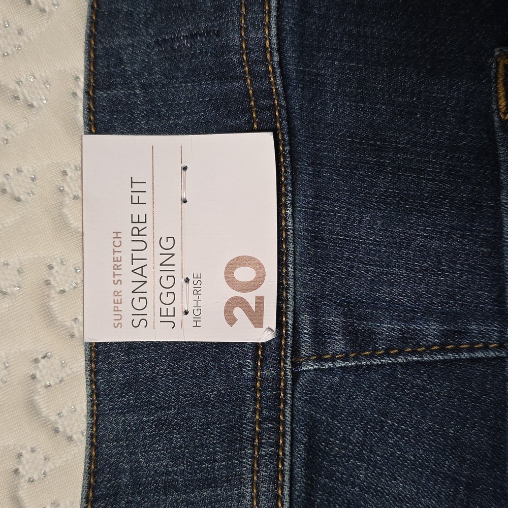Embellished Blue Jeans - Picture 2 of 4